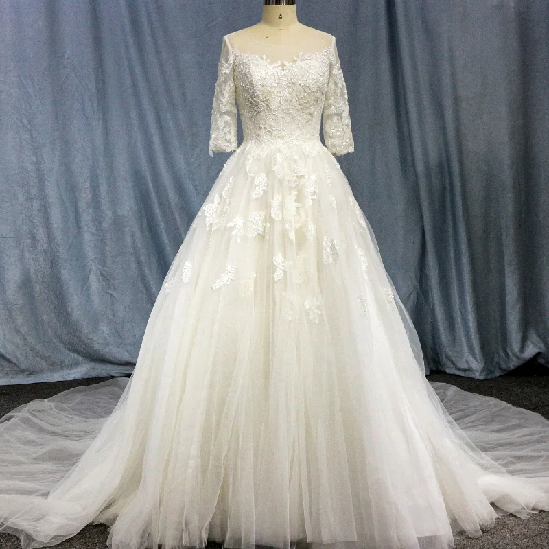 Elegant Lace Applique Wedding Dress With Half Sleeve