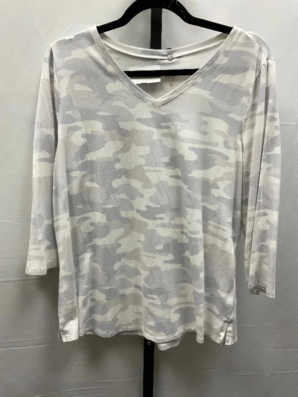 Top Long Sleeve By Belle By Kim Gravel In Camouflage Print, Size: L